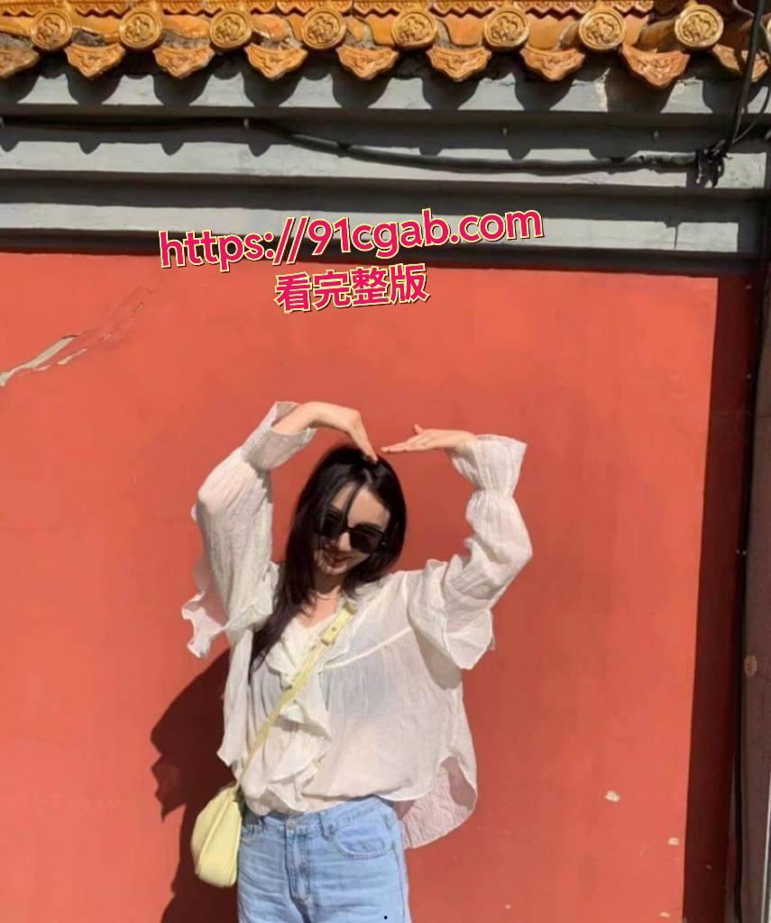 浙江宁波某公司旅游规划师姚敏，刚结婚没多久就饥渴难耐，瞒着老公网上卖逼求刺激-2