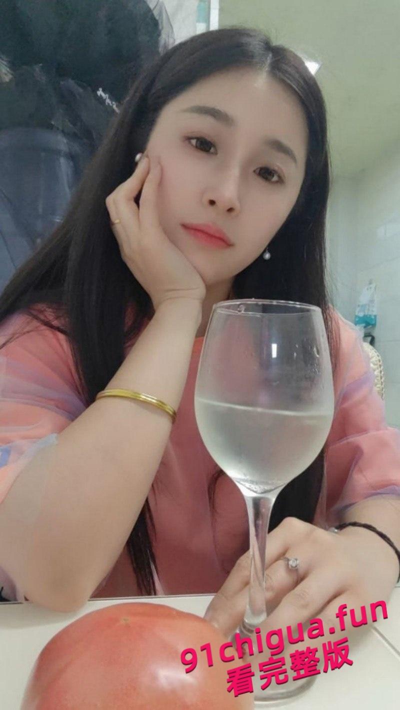 黑龙江伊春36岁化学老师【王玉萍】性欲奇强母狗,出轨老公同事酒店约炮被操出一身汗!-4