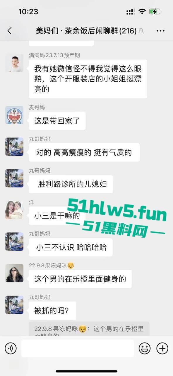 苍南县捉奸现场，男子出轨骚逼幼师，其老婆跟踪到现场叫来小三老公一起捉奸，现场炸裂惨不忍睹。