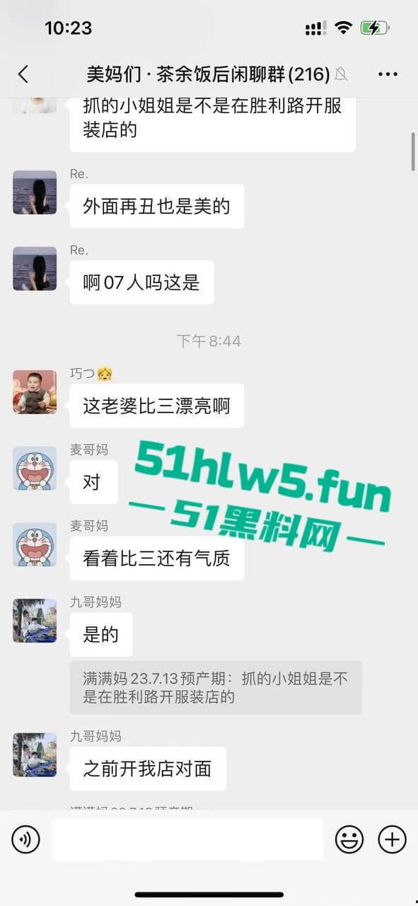 苍南县捉奸现场,男子出轨骚逼幼师,其老婆跟踪到现场叫来小三老公一起捉奸,现场炸裂惨不忍睹。-3