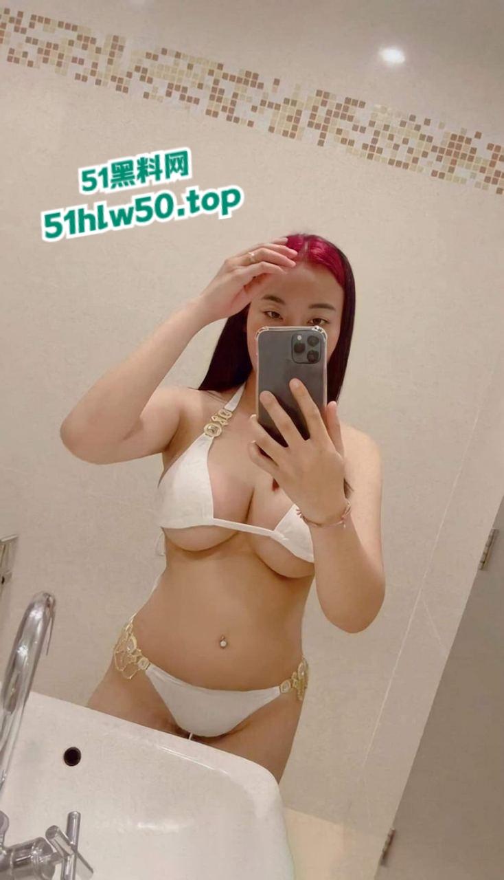 台湾极品巨乳御姐女神【蒋可欣】口爆，主动撅起丰满的臀，让男友插入无毛嫩穴内射！-3