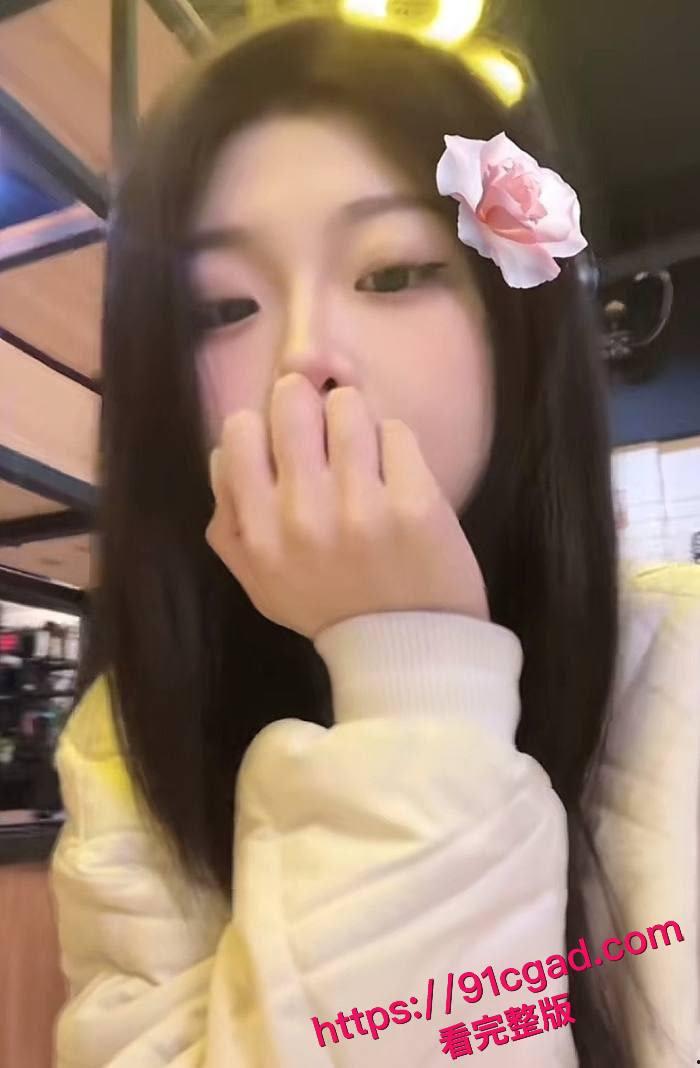 湖南花垣县刚毕业大学生母狗杨静与男友自拍视频不慎流出，被男友无套内射。-3