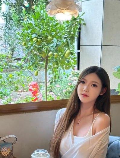 【云南】清纯美女 十三妖 性爱视频曝光 深情舔屌口活一流 翘臀遭猛烈打桩 惨叫连连-4