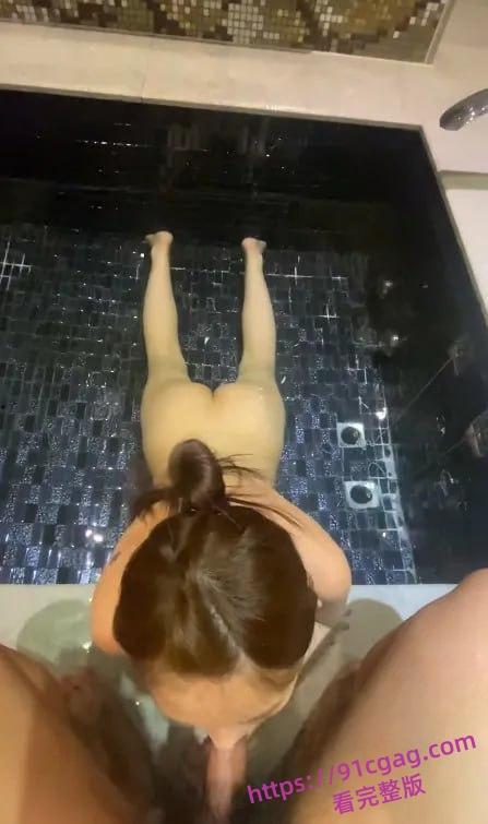 淫乱群交盛宴!漂亮学姐参加多P聚会被轮流内射 场面淫乱不堪相当震撼-7