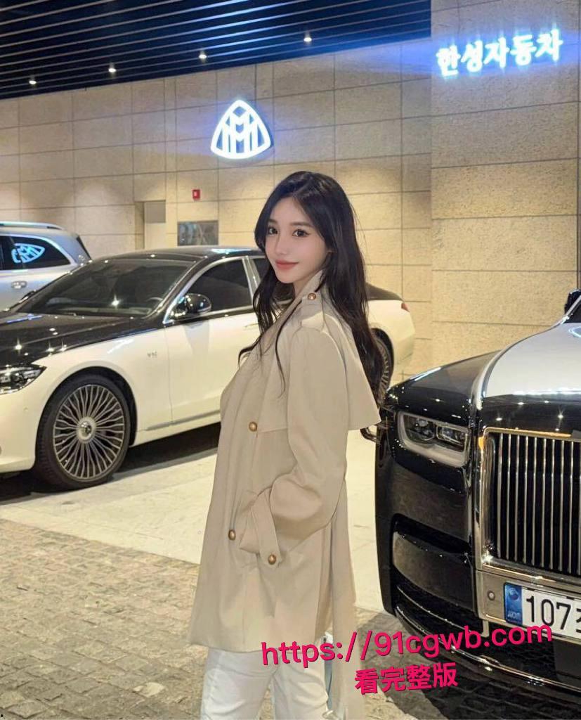 一字马骚逼沦陷！富二代胯下玩物口交舔穴酒店沙发狂干，姿势千变万化喷水失禁！-4