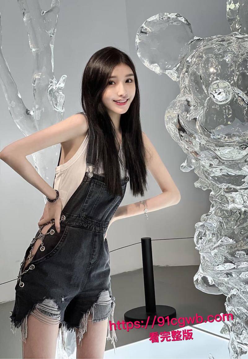 一字马骚逼沦陷！富二代胯下玩物口交舔穴酒店沙发狂干，姿势千变万化喷水失禁！-5