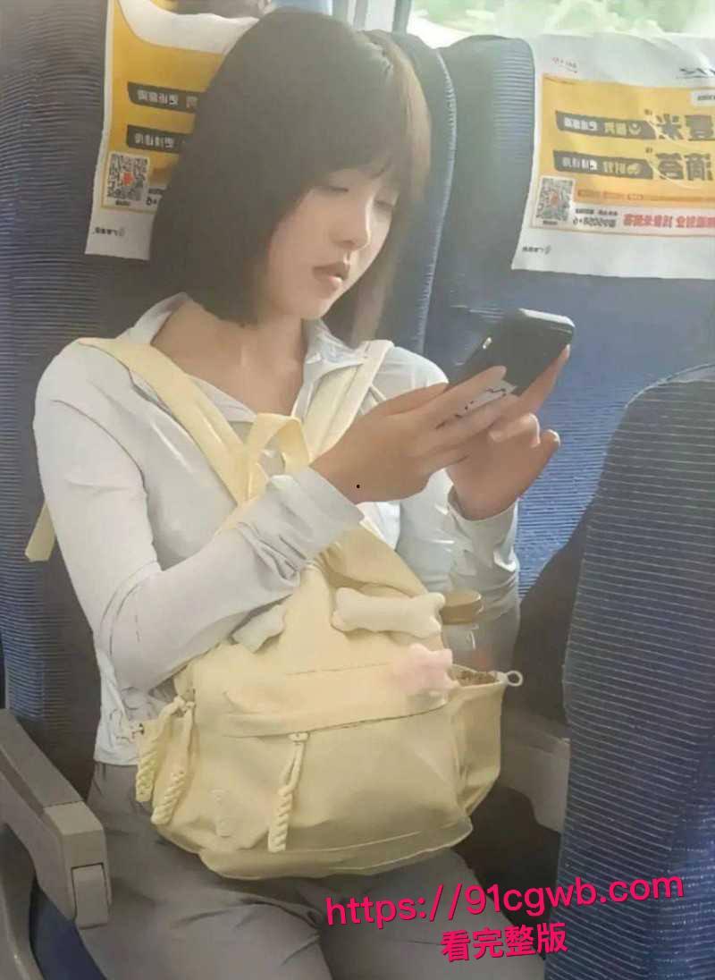 全网爆火高铁短发女孩大瓜!抖音真铁蛋被实锤为女主 私下各种大胆露出 高铁口交户外放尿 为了流量毫无底线!-8