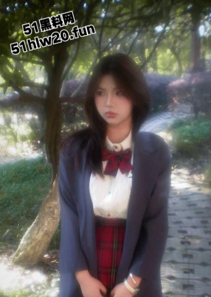 抖音女大学生【宣宣】各种全裸自拍和自慰视频流出，学校里的甜美白月光，网络是富哥的小精盆！-5