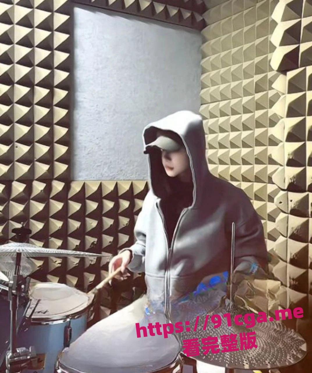 推特博主 “一杆钢枪” 操粉视频再掀波澜 实锤本人无疑！