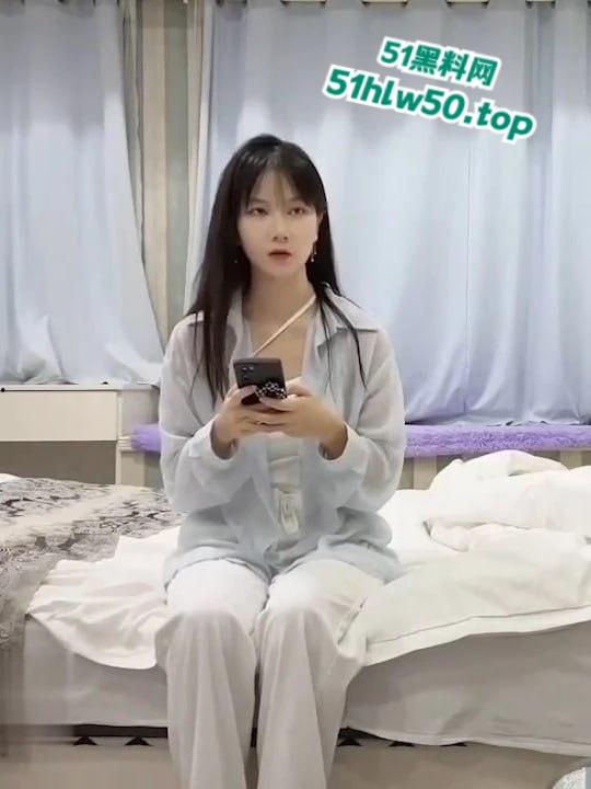 20万粉美女主播【小刘同学zzz】与探花李神约战,从沙发到床上强悍女上位!-8