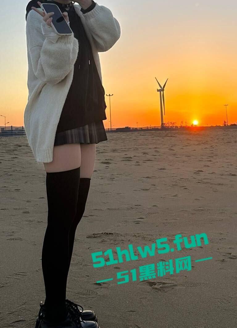 浙江外国语学院，大二学生妹【董雯轩】长腿翘臀酥胸撩人，约炮大屌男被操的嗷嗷乱叫 。