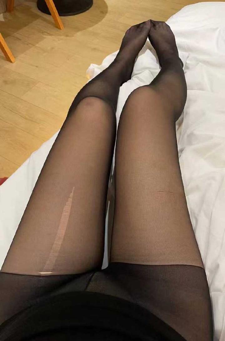 河南台球助教李梦瑶背着男友跟不同男人聊骚,穿着性感黑丝与金主大哥裸聊 被大哥带去酒店无套爆操内射骚逼-4