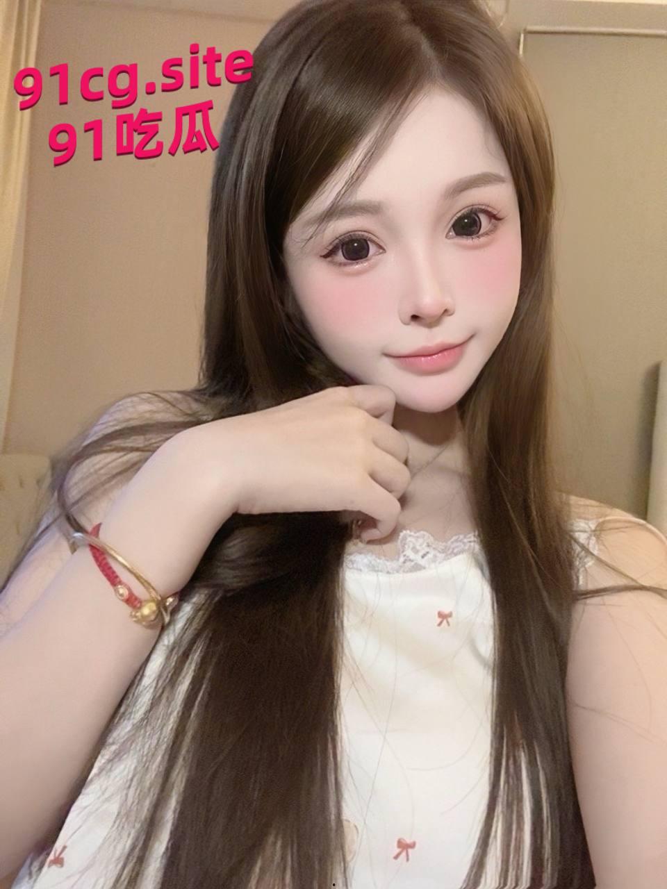 北京朝阳某大学舞蹈系专业大学生超高颜值婊爱玩cosplay，穿着黑丝各种情趣套装跳起裸舞挑逗舞蹈老师