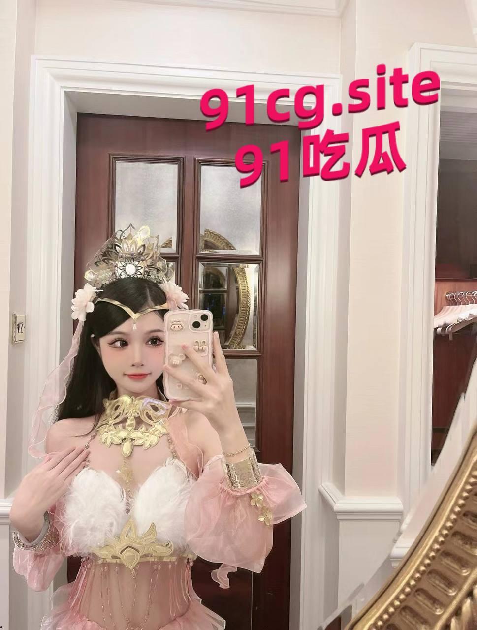 北京朝阳某大学舞蹈系专业大学生超高颜值婊爱玩cosplay，穿着黑丝各种情趣套装跳起裸舞挑逗舞蹈老师-2