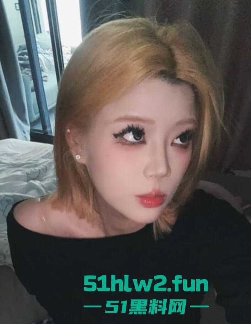 抖音高颜值少女【小律鸡爪大王ovo】游戏陪玩变陪裸聊只要钱到位，没有什么是不可能的。-2