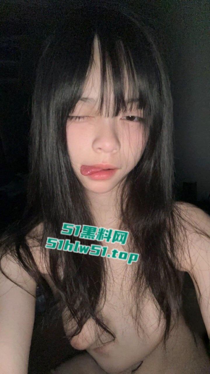 重庆邮电大学大一新生【胡美瑶】私下却超级反差,大屌后入翘臀淫叫不断啪啪作响!-5