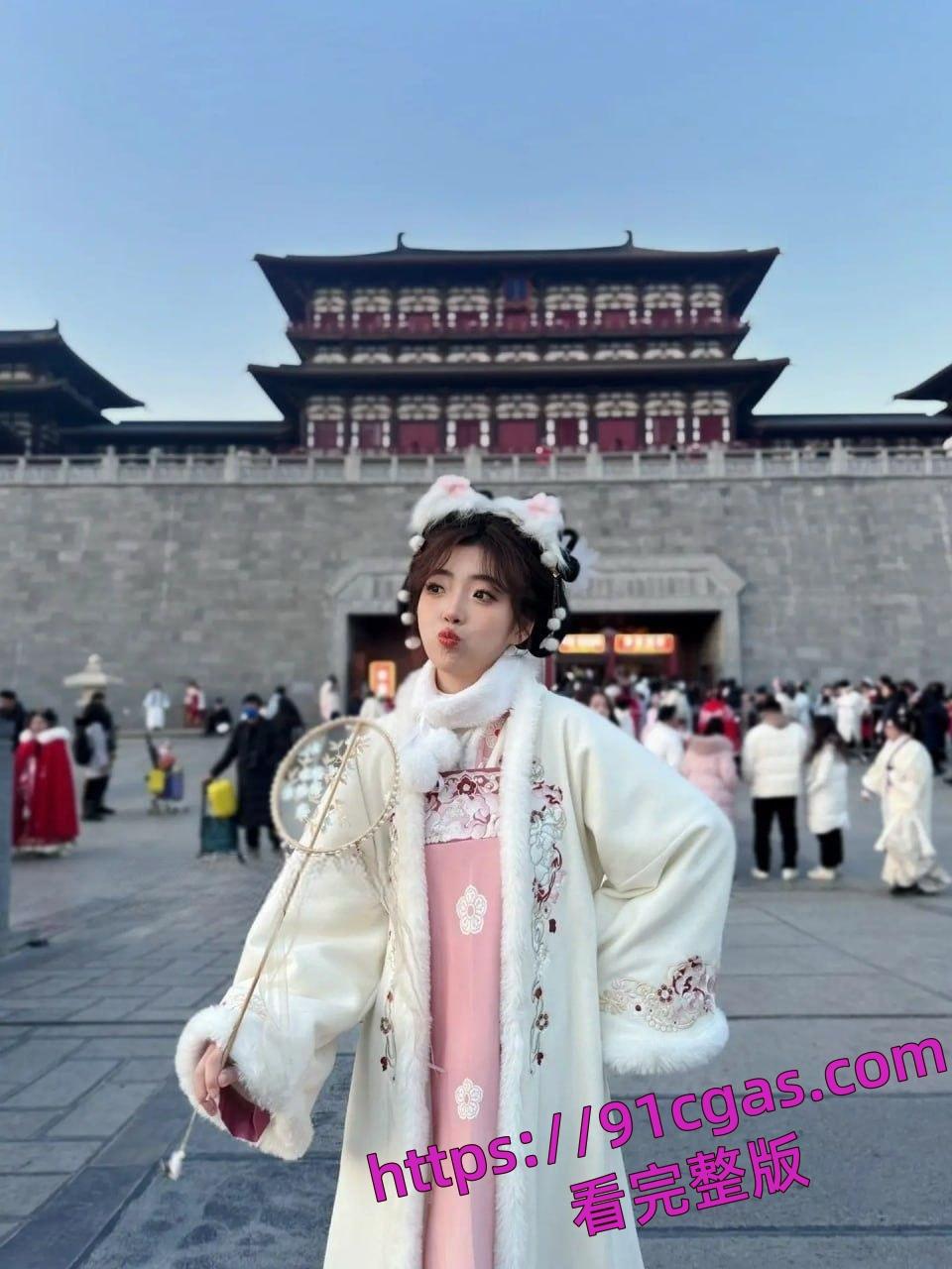 西南民大汉的女大学生妹田佳子穿着汉服抠穴，给男朋友带绿帽-4