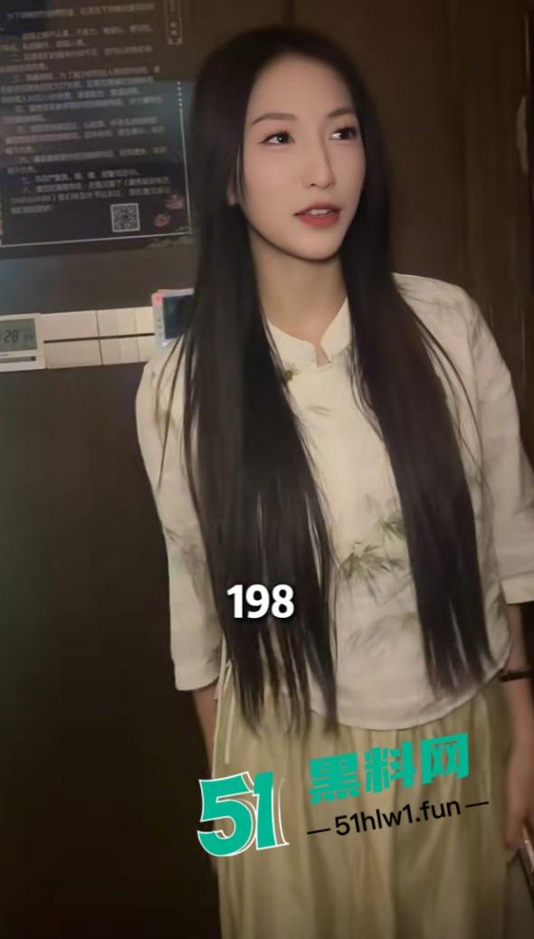 抖音新娘技师【莉莉安】被爆足疗房骚操作,千里跋涉挨操后入服务一条龙,大神千里扑来连干三晚直呼上头!-4