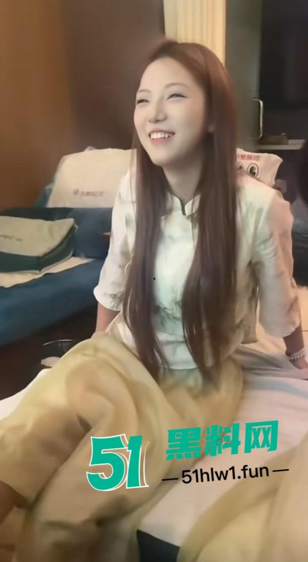 抖音新娘技师【莉莉安】被爆足疗房骚操作,千里跋涉挨操后入服务一条龙,大神千里扑来连干三晚直呼上头!-12