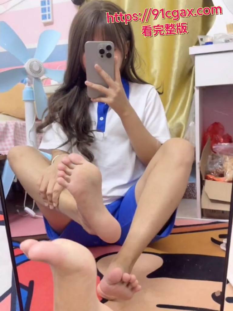 足控圈的福利姬 软萝 樱井川奈 颜值甜美，皮肤白嫩，腿长得让人看呆