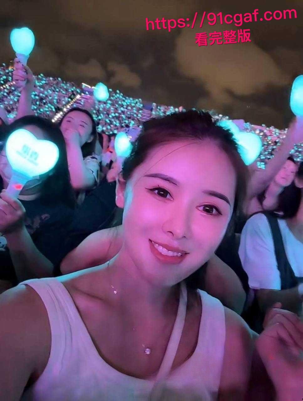 快手千万网红二子爷家暴出轨 潜规则偷吃女徒弟蓝牙 老婆曝光女徒弟给师傅深情口交视频!-8