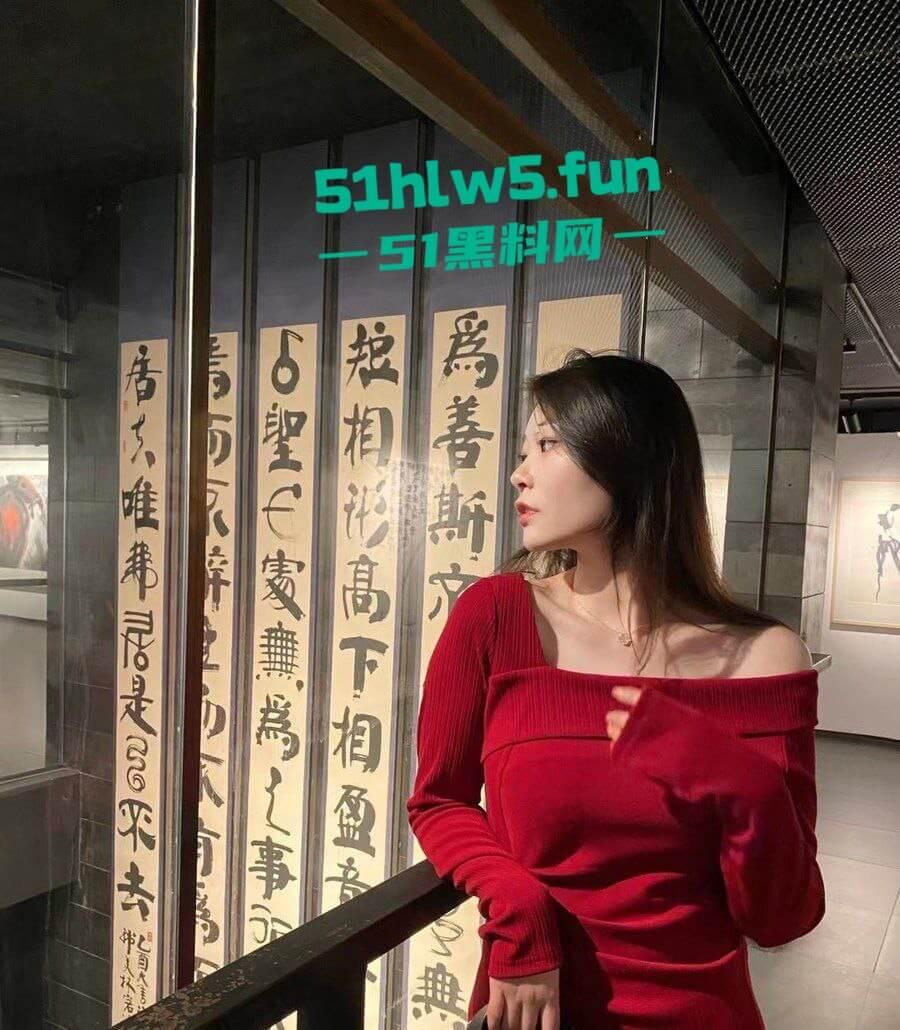 广州工商学院【谭梓柔】与男友性爱视频流出，花式玩弄性感尤物后入骑乘浪叫不止。-2