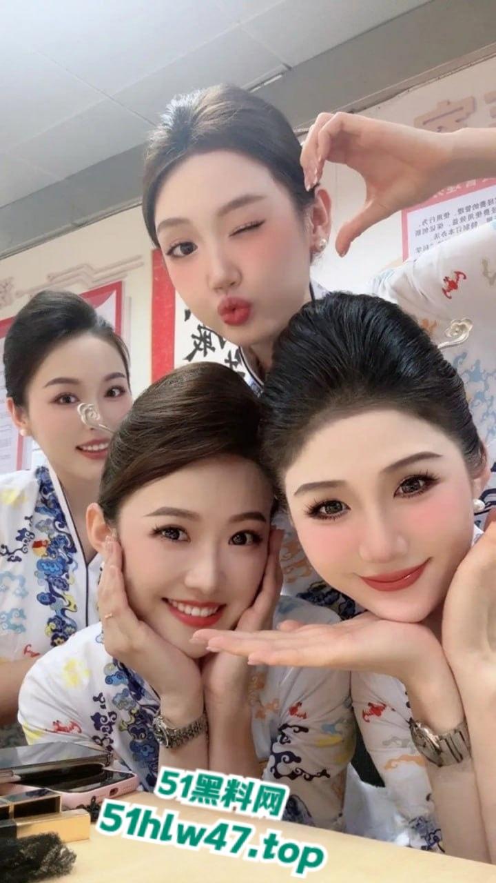 海航绝美空乘【雨晴】高颜值长腿女神,竟偷偷下海接客化身制服女王高跟踩屌,白虎骚穴被无套打桩爆操。-2