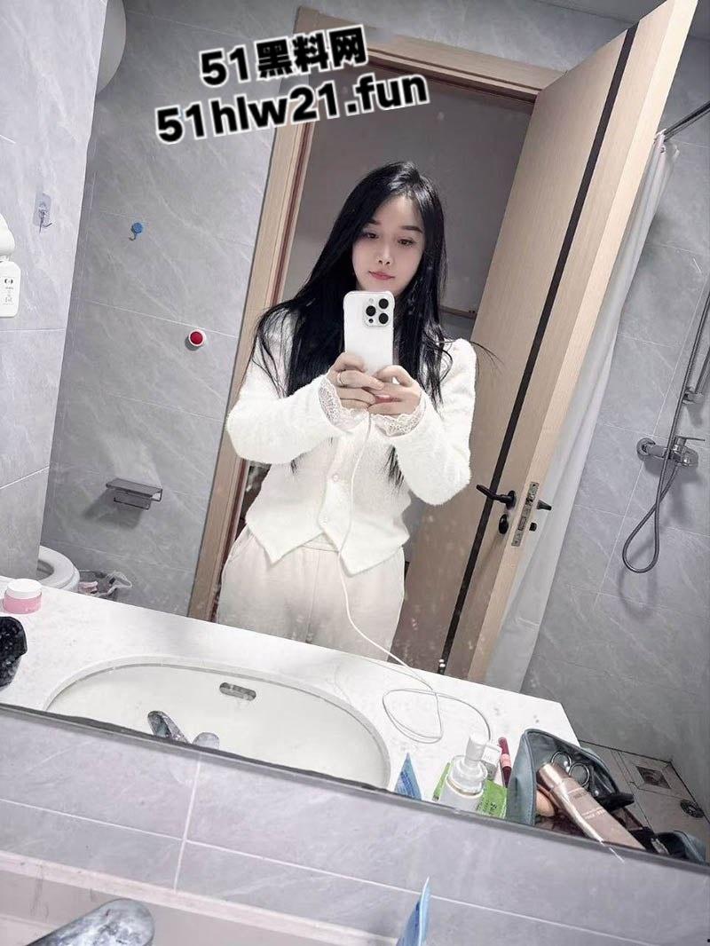 上海反差人妻【叶沐晓】高颜值性感反差骚妇,背着老公偷情出轨彻底堕落成炮友的极品母狗!-7