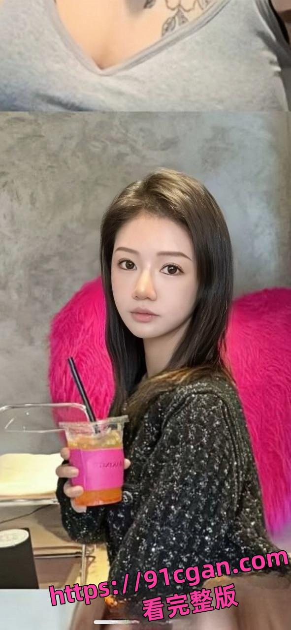 四川省成都市崇州市怡然街上林西江国际社区的母狗异地恋男朋友见面全网反差!