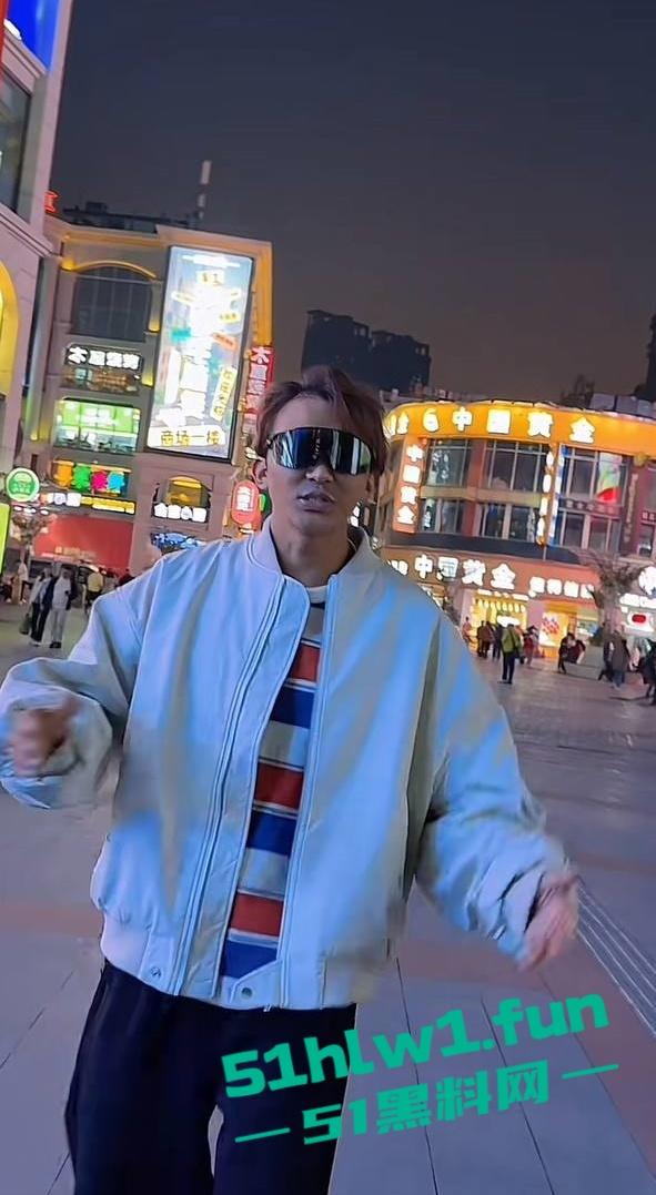 网红劲爆大瓜，青海抖音网红【藏族宋小宝】与【静静】在家中私拍性爱视频泄密流出，静静的小穴是真的会吸啊！-1