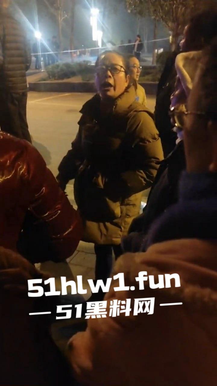 女人出轨男人怒砍情敌,既然都带走一个了,咋不顺手多带一个?反正是三人行的事!-3