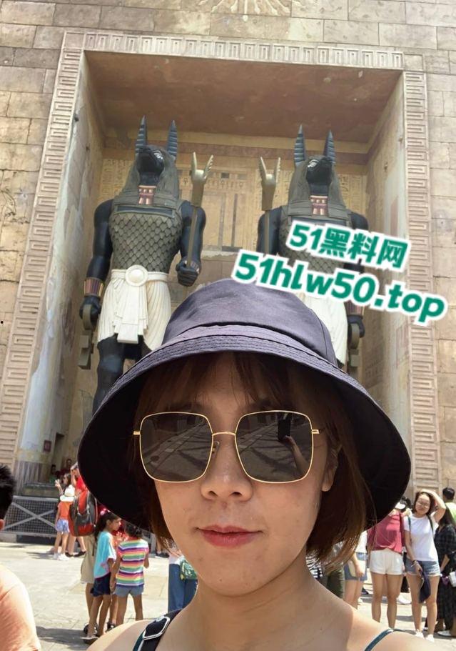 瓜友投稿长沙母狗【孙芳芳】雨花区枫树山小学老师，已婚人妻骚妇背着老公跑到情人家，大鸡巴抽插视频曝光！