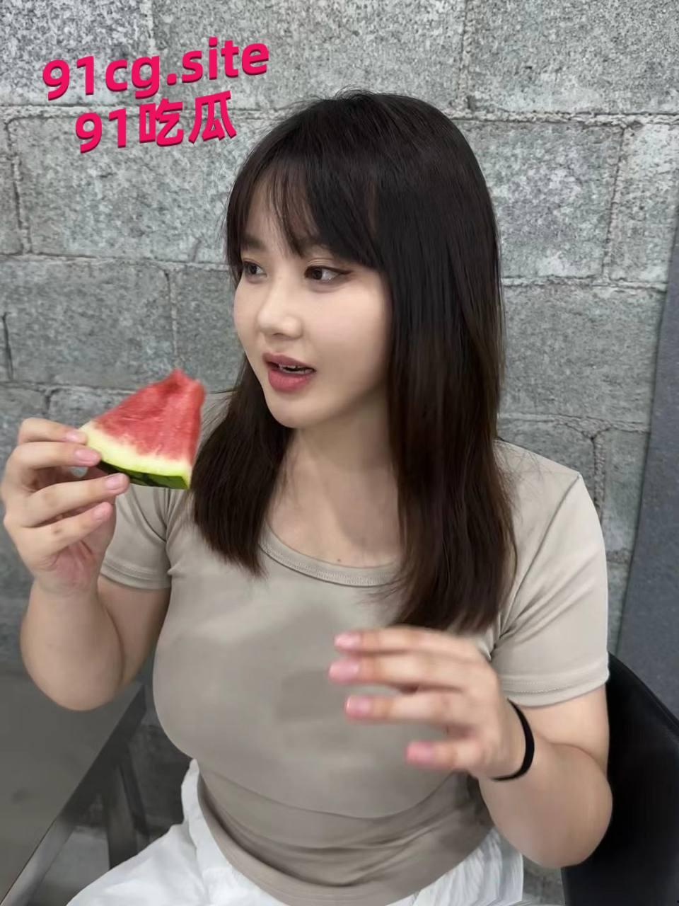 辽宁鞍山群友投稿骚逼前女友  在一起时总发朋友圈聊骚擦边还背着我出去玩3p被抓到聊天记录