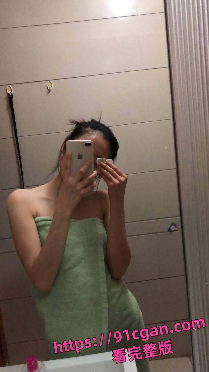 广州华德90后反差厂妹欧帼英背地里跟人裸聊被录屏流出!-4