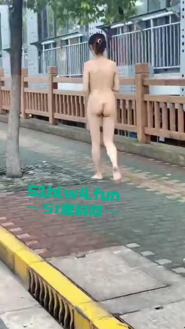 淫妻大神【女友棉袜】最新分享性感骚妻身材性感美腿修长，天天变着花样调教当街露出楼道野战。-3