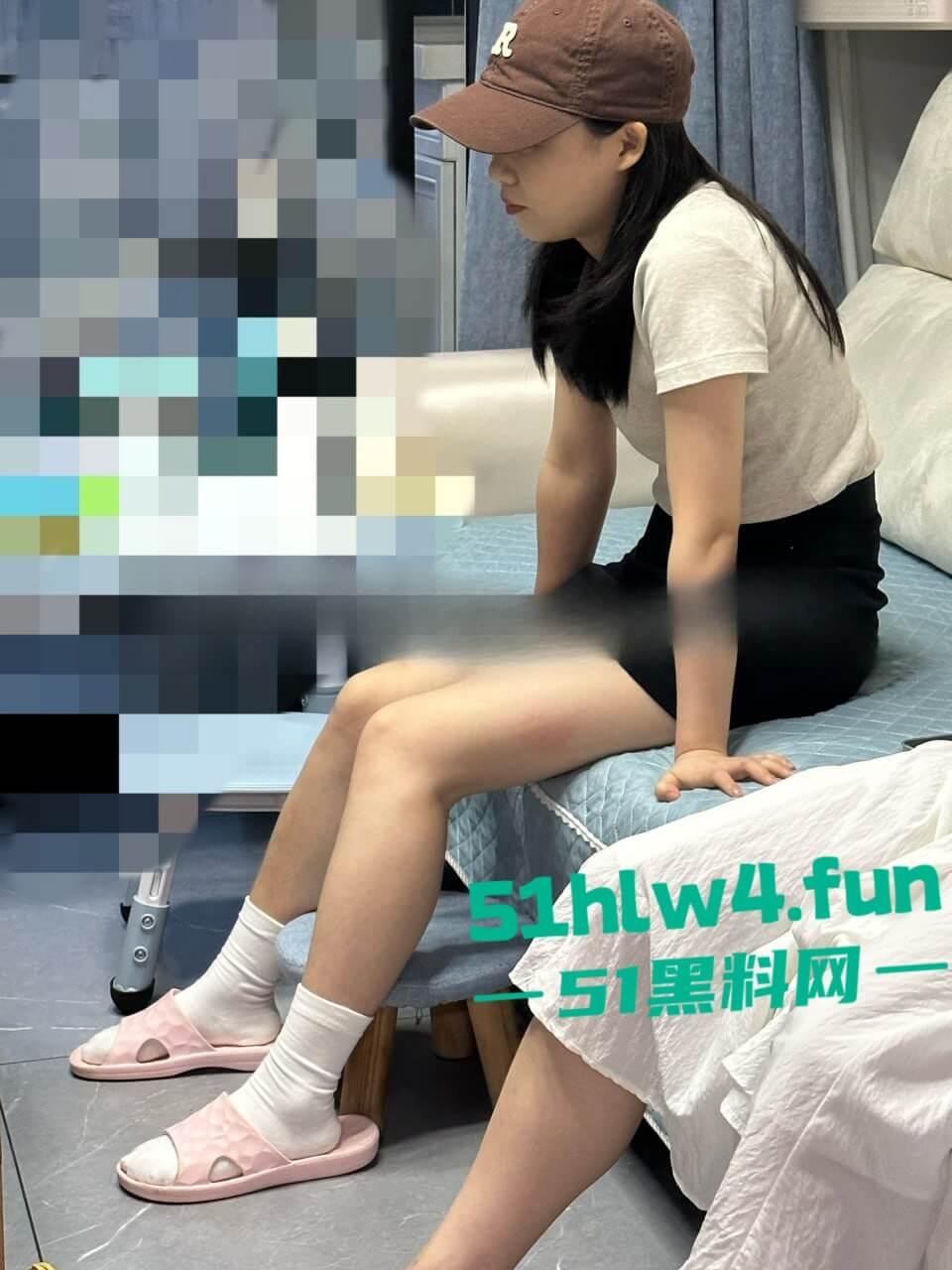 淫妻大神【女友棉袜】最新分享性感骚妻身材性感美腿修长，天天变着花样调教当街露出楼道野战。-14