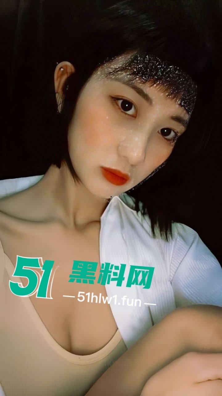 台湾亚洲小姐参赛者【昊淯婷】超高颜值长腿女神,表面女神私下骚货为勾引金主宿舍自慰自拍视频流出。-4