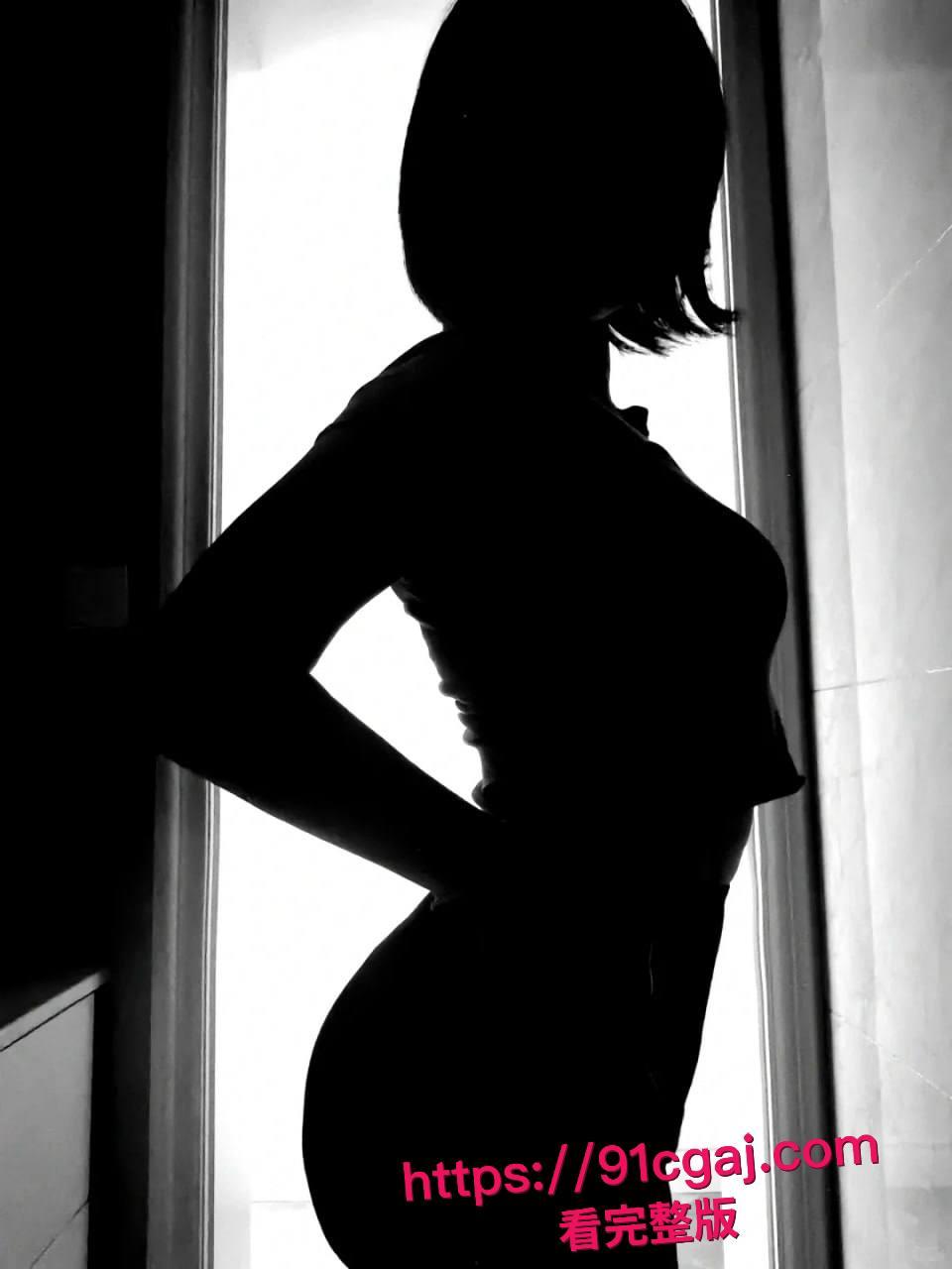 巨乳短发嫩妹遭渣男泄密视频全网疯传!奶子又大又挺被按在梳妆台对镜后入,风骚表情淫叫不断!-7