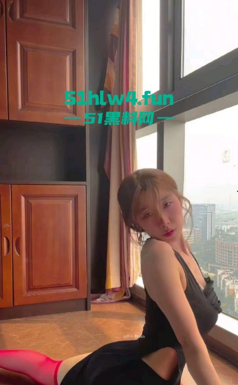 抖音150W粉丝网红【烟火iris】性爱视频流出,一脸潮红勾人心魄巨乳肥臀骑乘榨精!-2