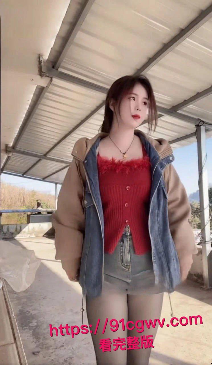 快手网红小婊妹明码标价,200 就能购买她的自慰,2000 可以线下约炮一夜情,被干到逼合不上!-8