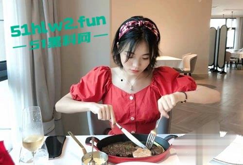 河北承德医学院口腔医学专业大二美女【朱梦玲】被男友调教深喉口交,私密视频被曝光。-7