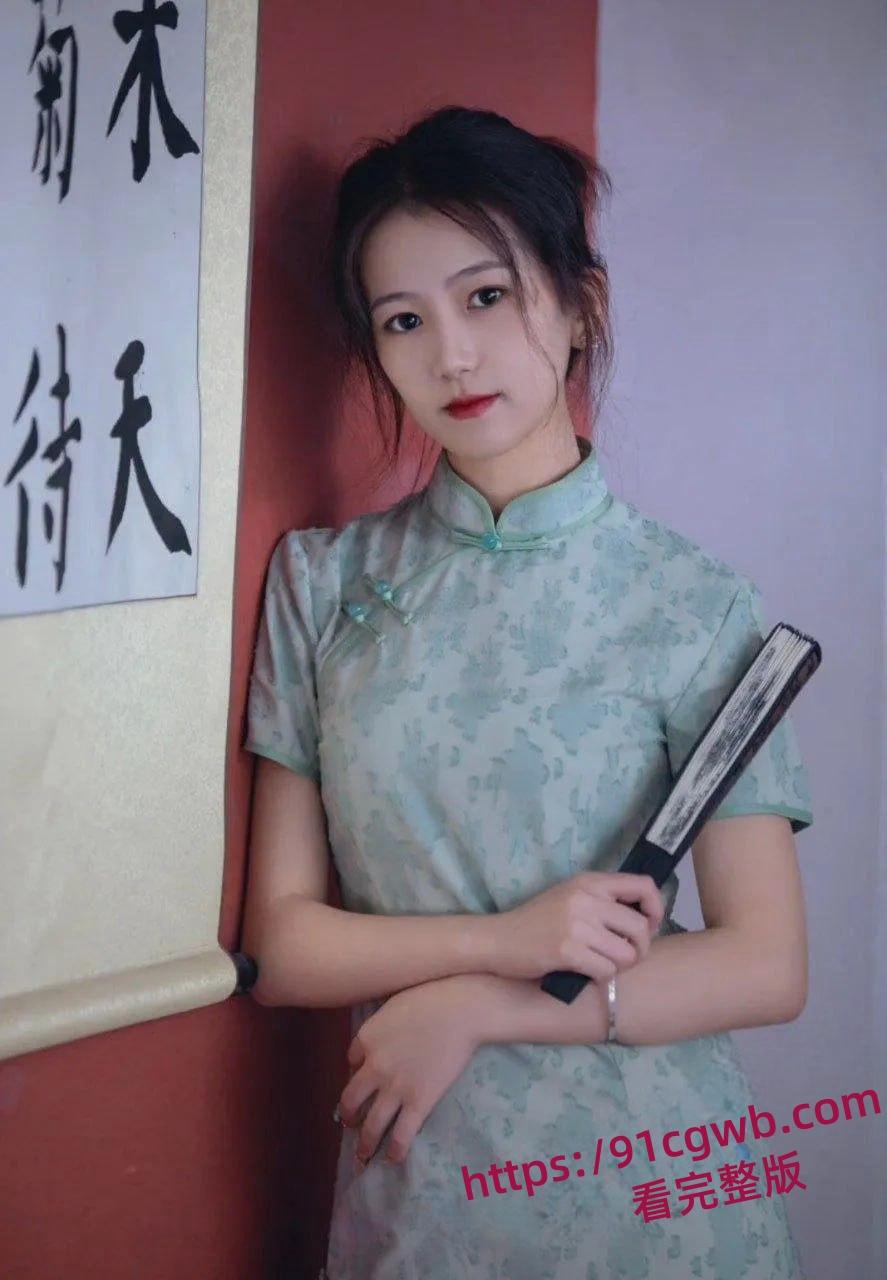 辽宁大学旗袍小母狗徐雪晗给男友足交 肥臀上位疯狂摇摆视频曝光-8