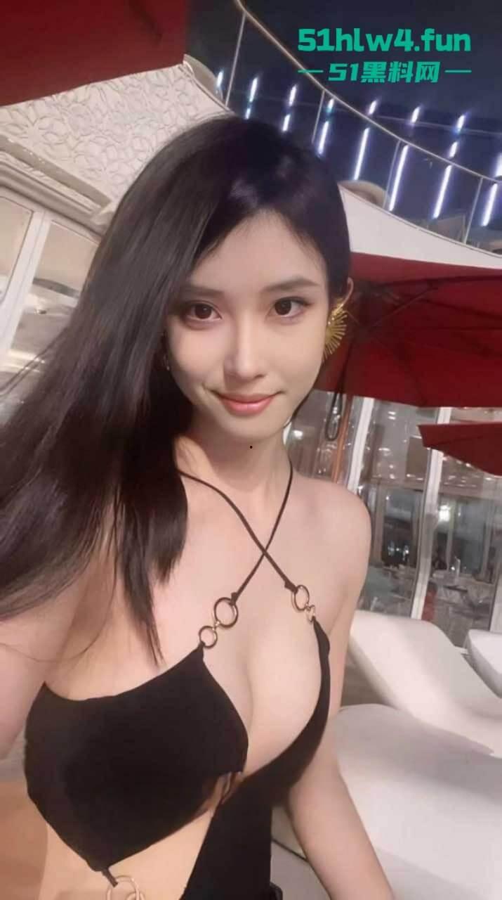 天津港大瓜，现实版美女与肥胖油腻中年男，包养高颜值苗条大学生落地窗前激情大战三十秒，演技是真棒！-1