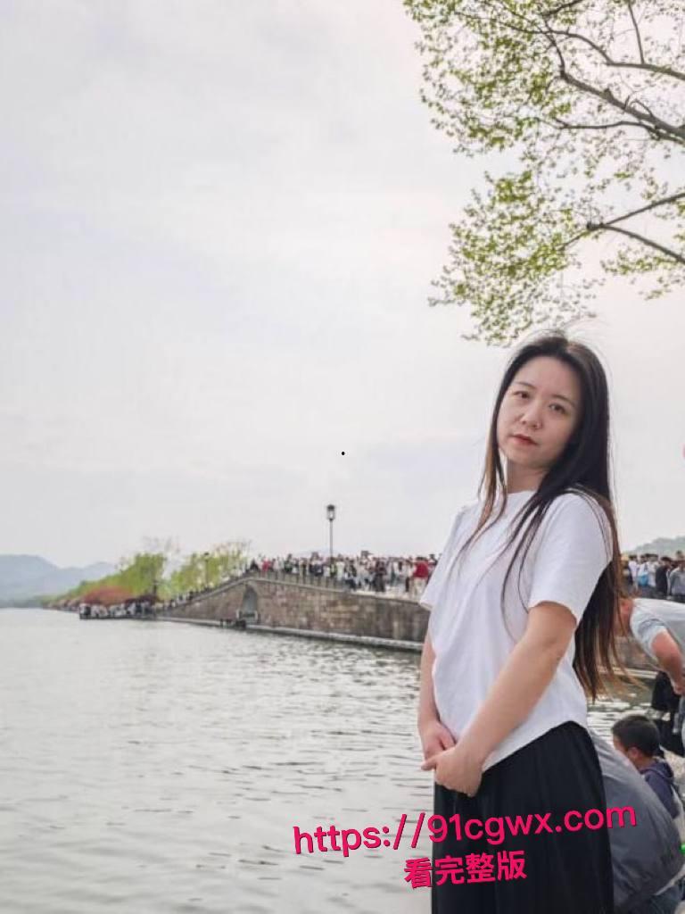 浙江嘉兴清纯人妻何晓韵野外口曝黑料全网疯传!小区楼下口老公大屌,忍不住了回家爆操骚母狗!-6