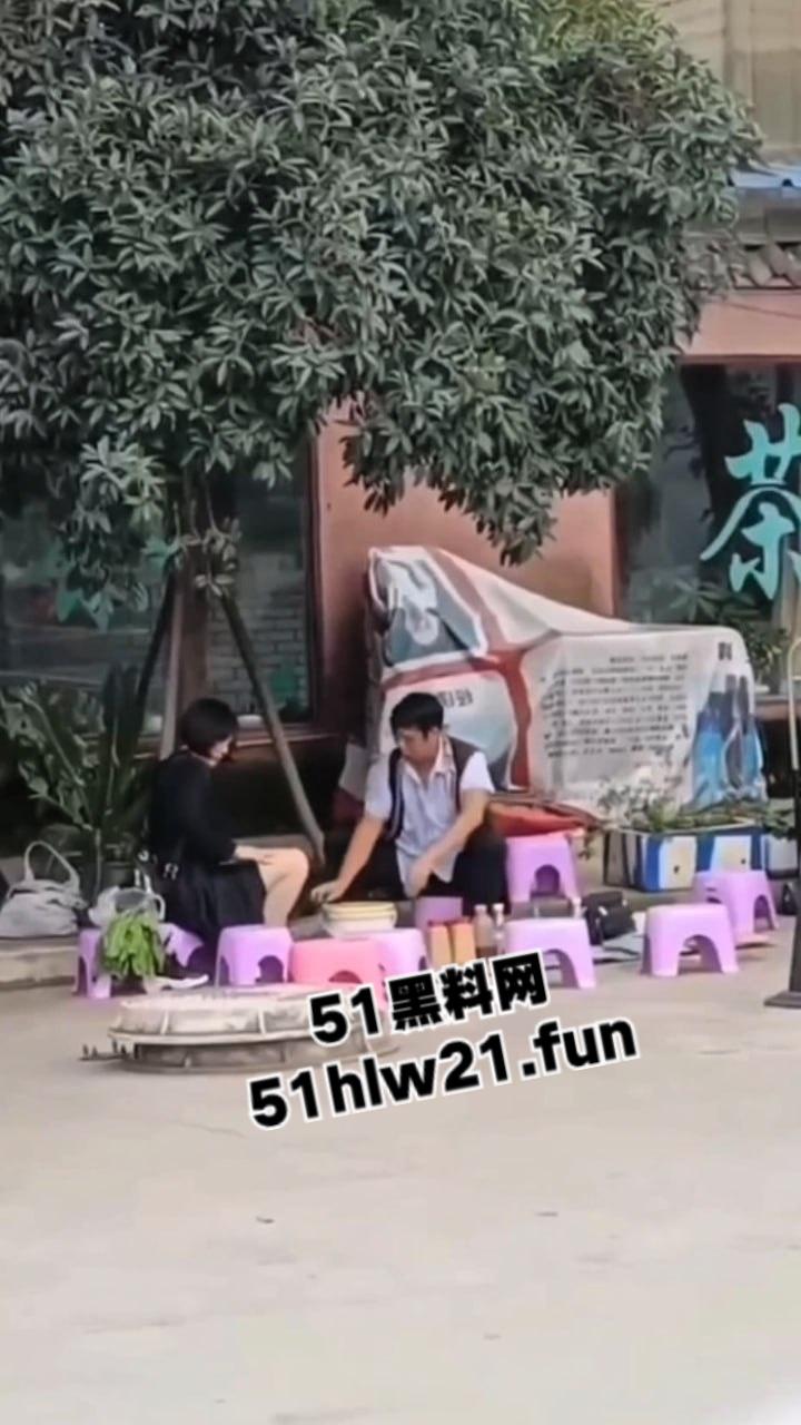 江湖骗子命理大师，当街算命还上手掏女客户裤裆摸逼，起身做法摸奶揉捏这都能骗人呢！-4