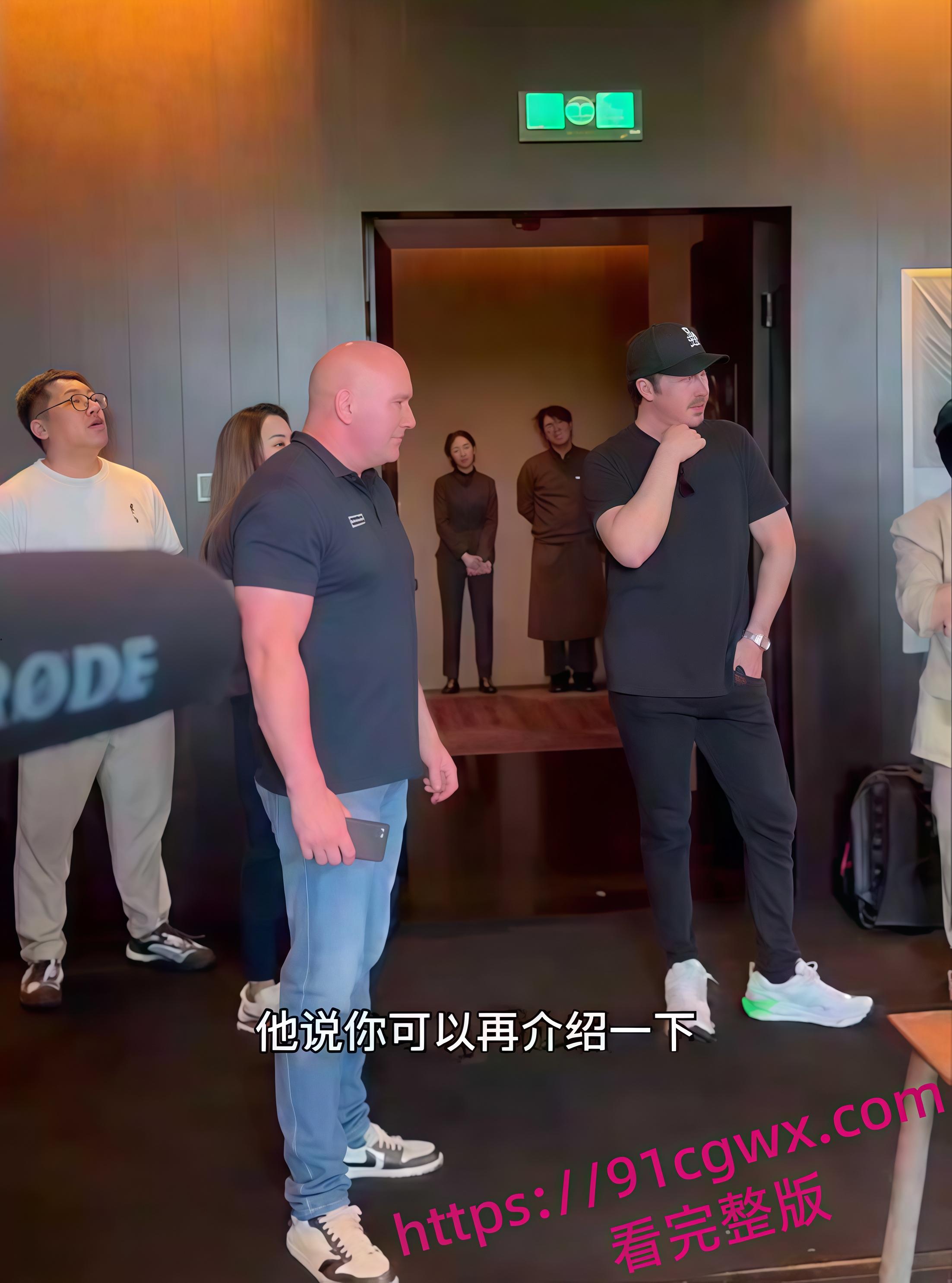 中国通背拳传人赵鸿刚参加UFC扇耳光大赛被对手KO引发全网热议!-2