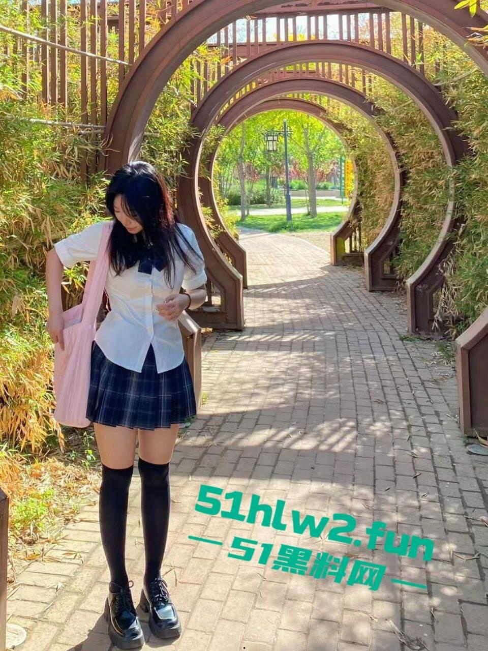 山东机电学院【刘亦媛】高颜值长腿学生妹,喜欢穿JK裙摆拍性感黑丝配白嫩蜜桃臀。-5