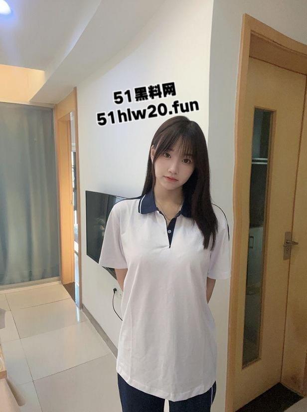 小伙酒店双飞蜜桃臀黑丝少妇3p大乱斗差点把床干翻,肉便器们双洞大开,嗷嗷待哺等大鸡巴充盈!-12