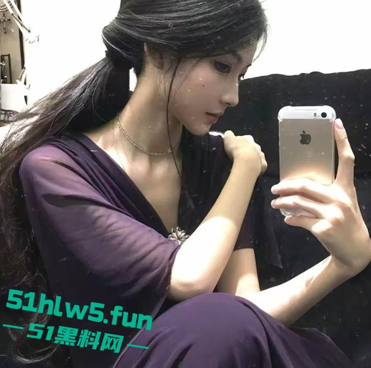 抖音高颜值网红【寺圭森寺森】直播时被操逼吗? 面无表情继续直播,引发网友们的高度关注。-5