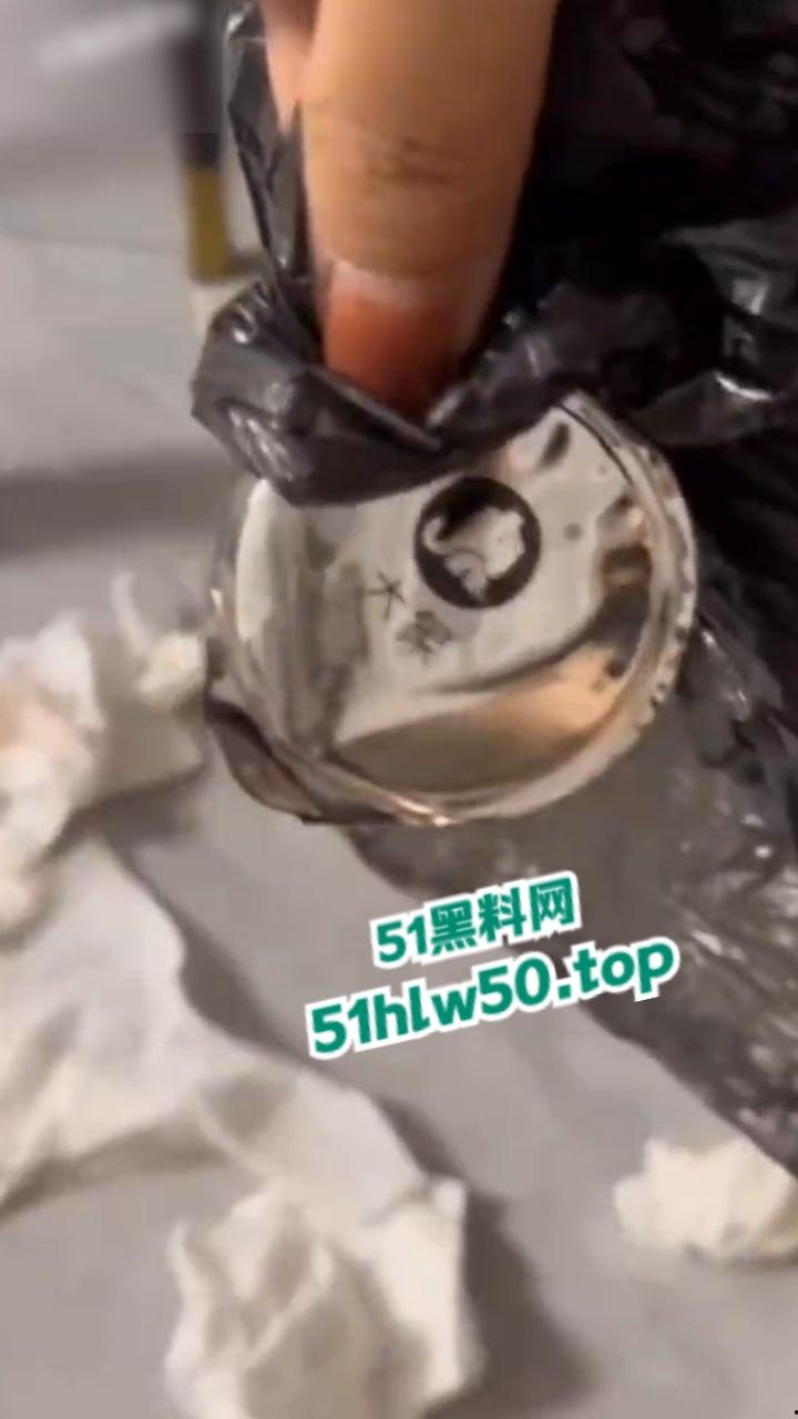 河北邯郸大杨庄，男子出轨带小三回家，捉奸时小三还穿着原配的衣服，玩的真野啊！-2